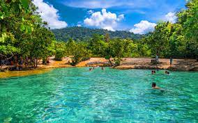 สระมรกต